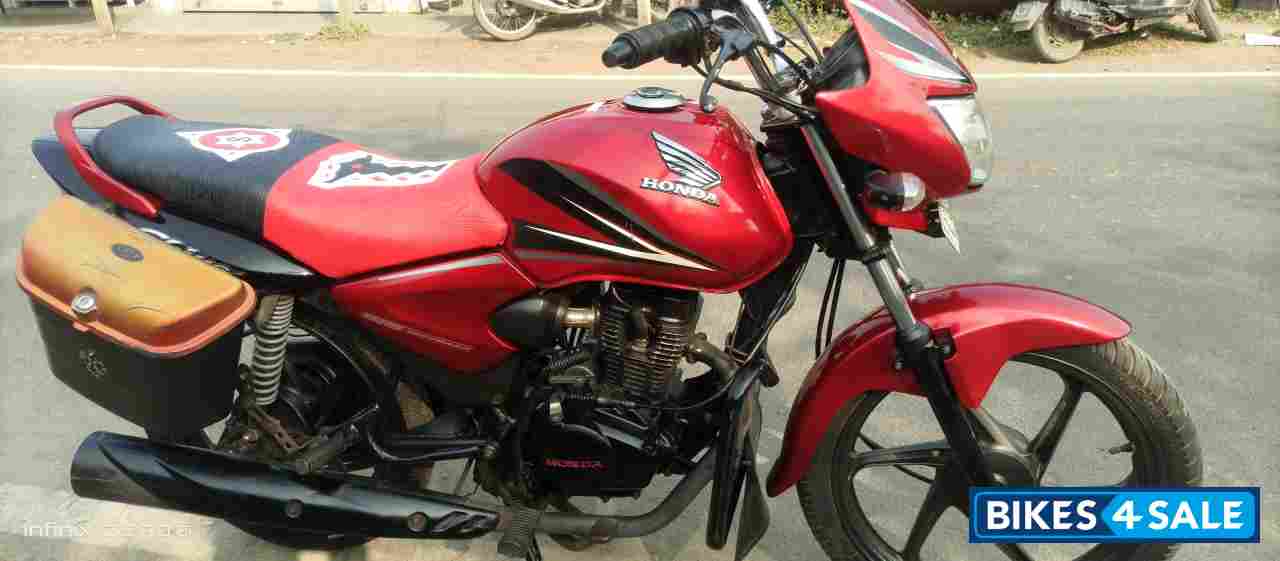 Red Honda CB Shine