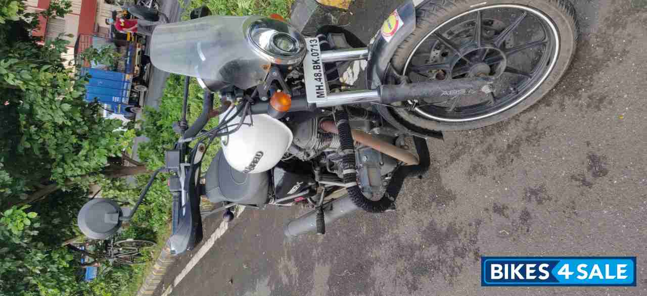 White Royal Enfield Thunderbird X 350