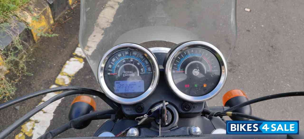 White Royal Enfield Thunderbird X 350