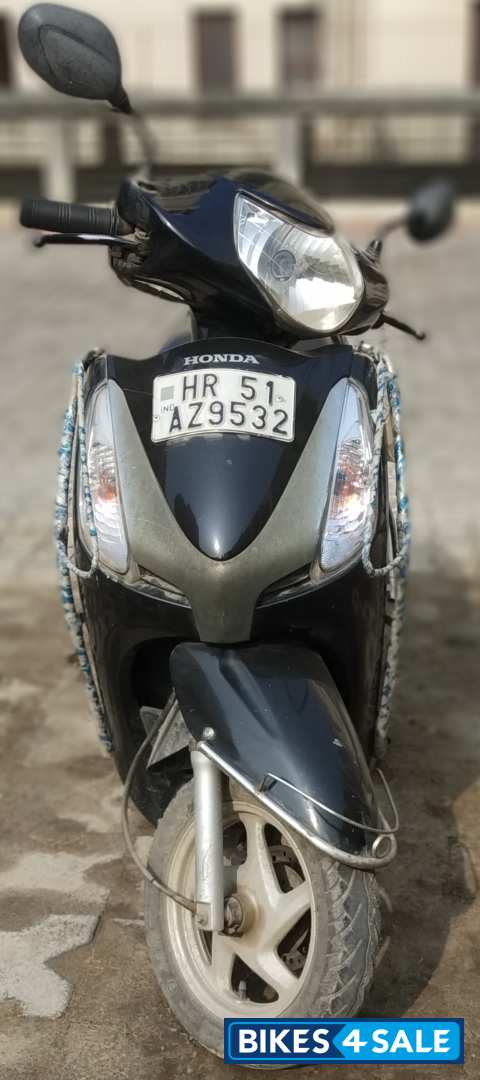 Black Honda Aviator