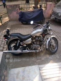 Royal Enfield Thunderbird TwinSpark 350  Model