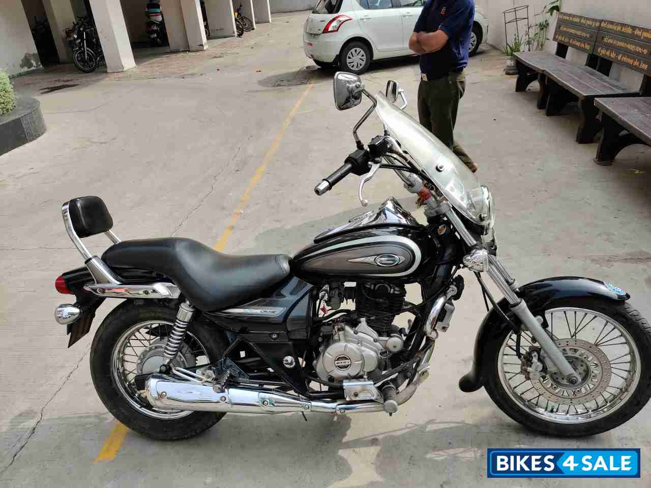 Black Bajaj Avenger Cruise 220