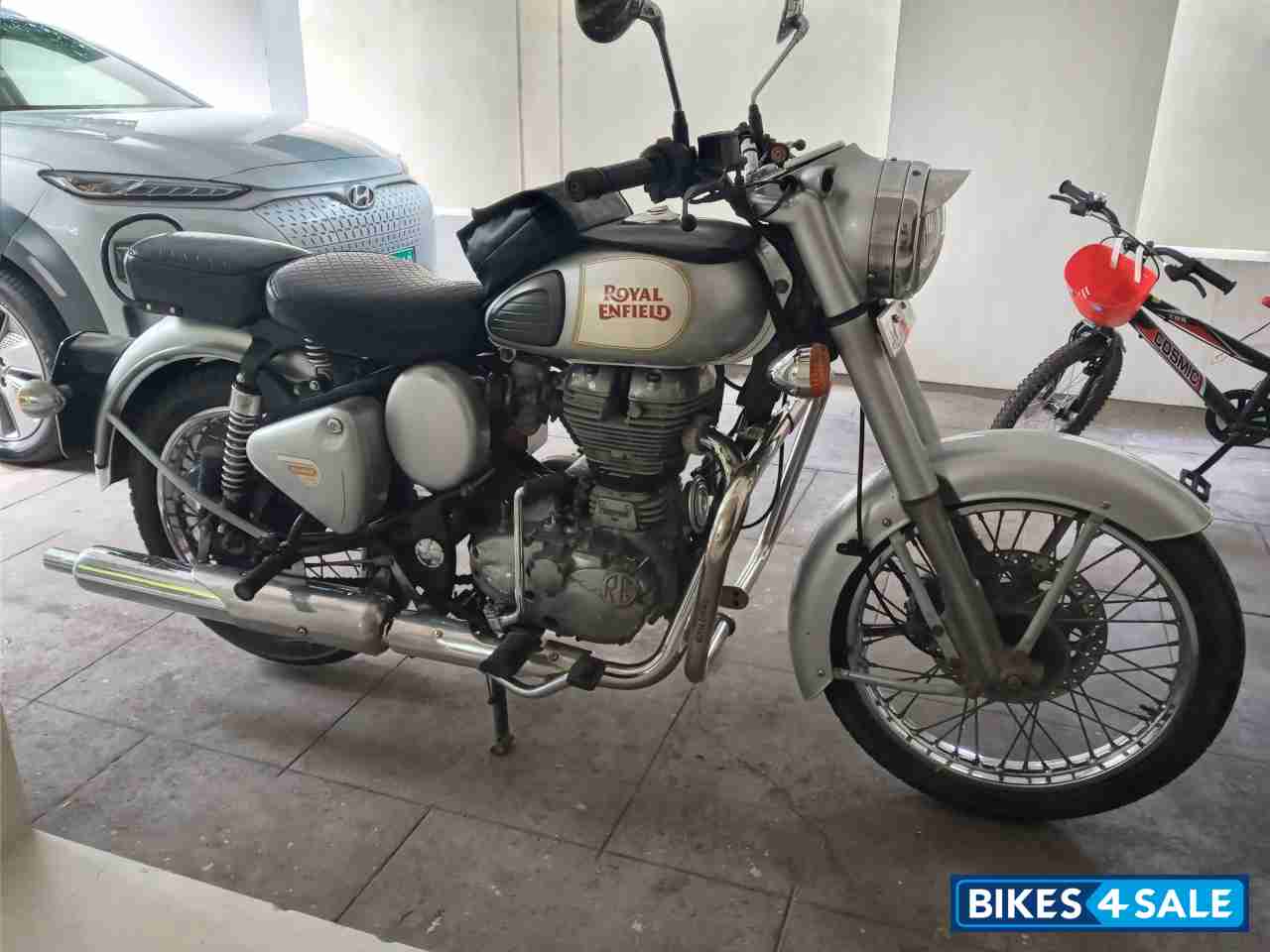 Silver Royal Enfield Classic 350 Silver Royal Enfield Classic 350