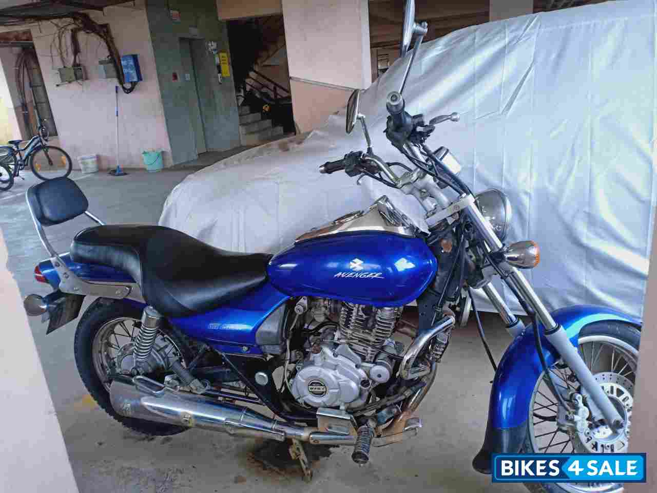 Bajaj Avenger 220 DTS-i