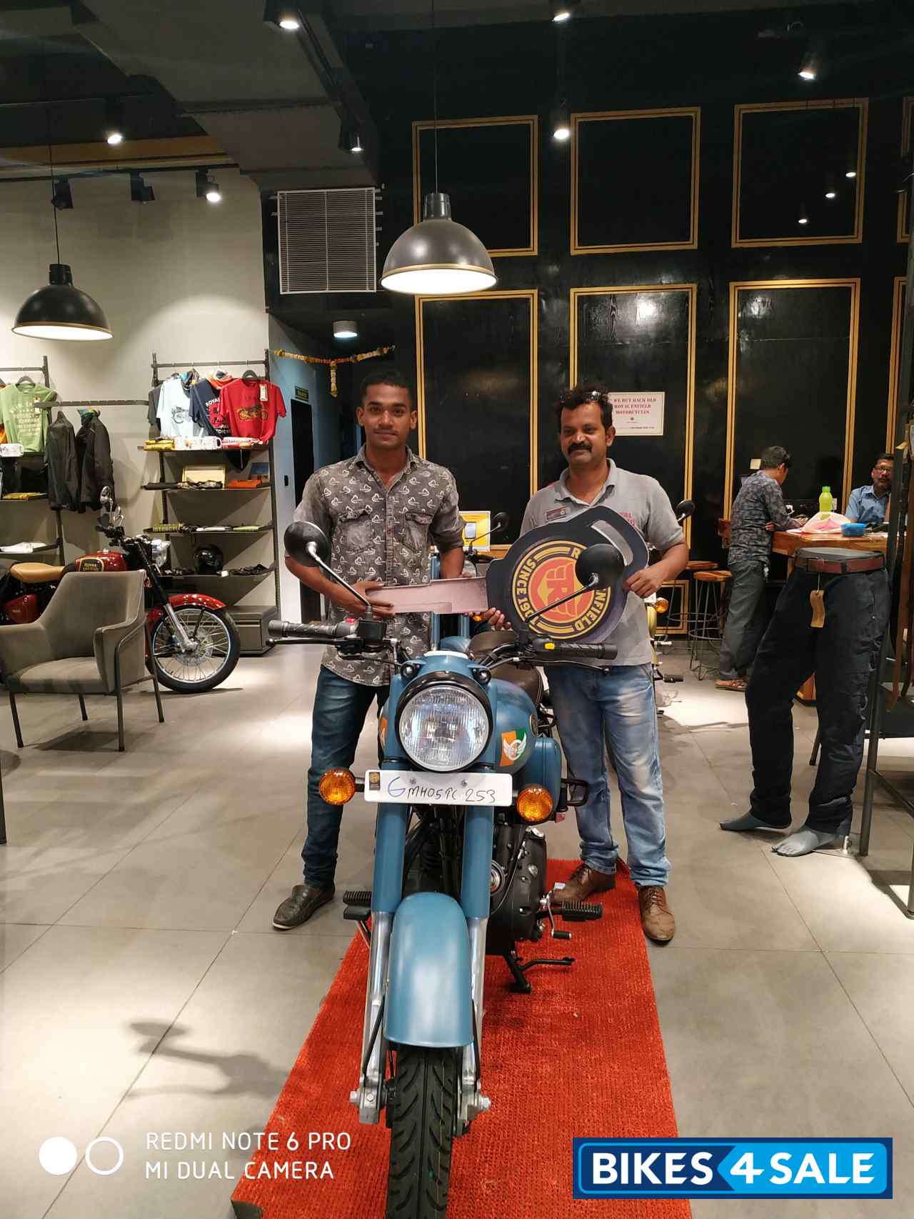 Royal Enfield Classic Squadron Blue Royal Enfield Classic Squadron Blue