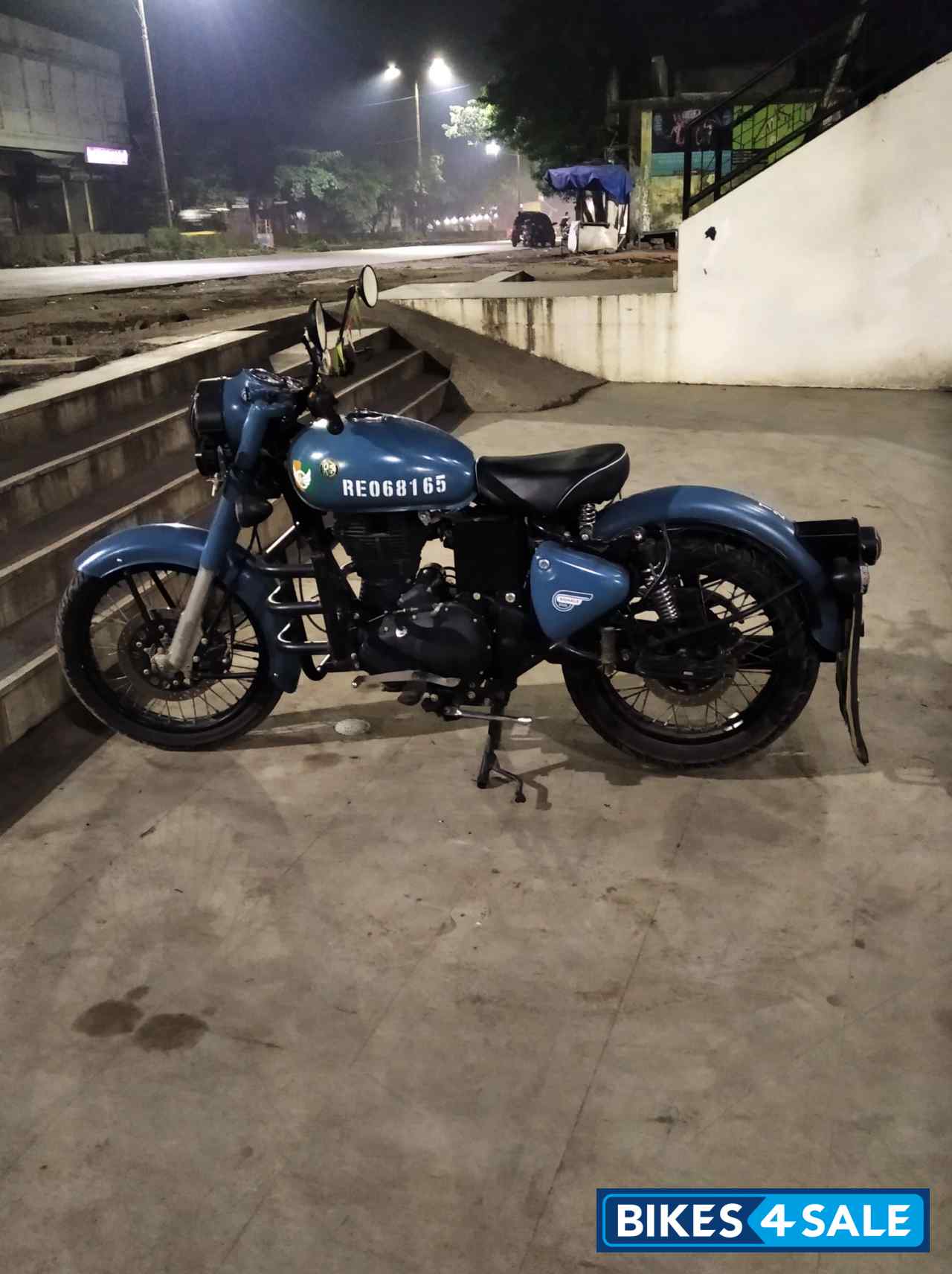 Royal Enfield Classic Squadron Blue Royal Enfield Classic Squadron Blue