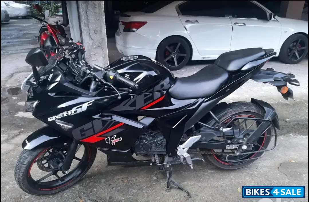 Black Suzuki Gixxer SF