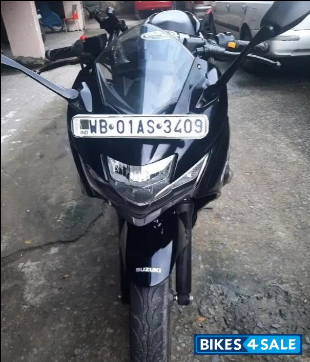 Black Suzuki Gixxer SF