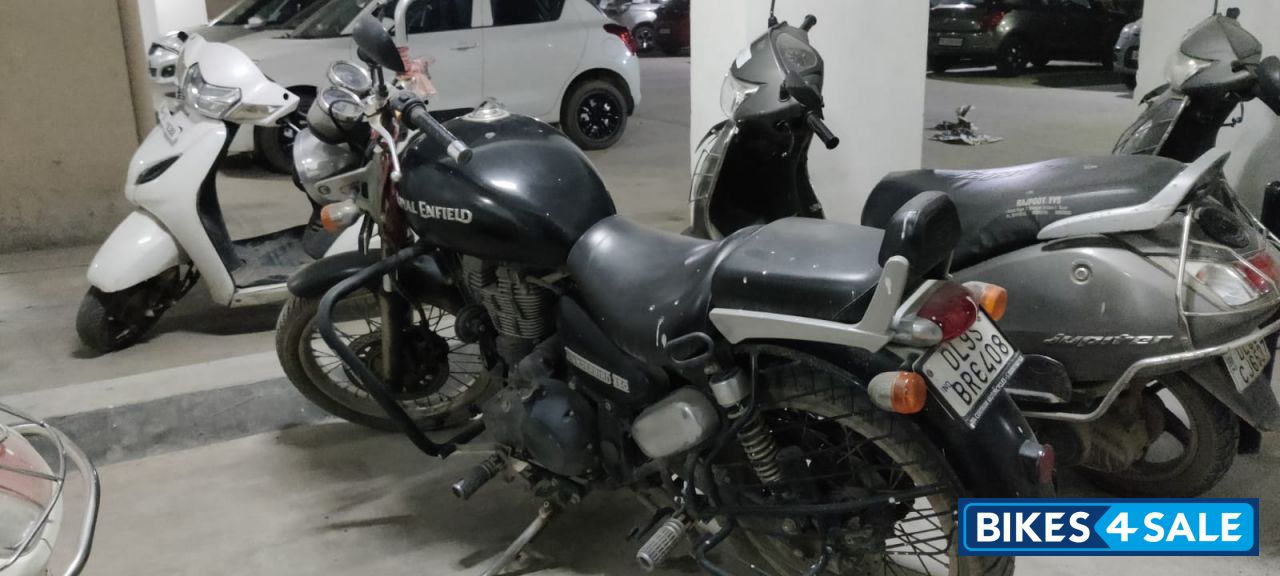 Black Royal Enfield Thunderbird 350