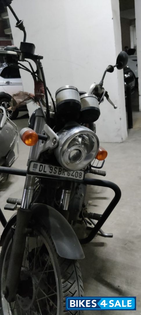 Black Royal Enfield Thunderbird 350