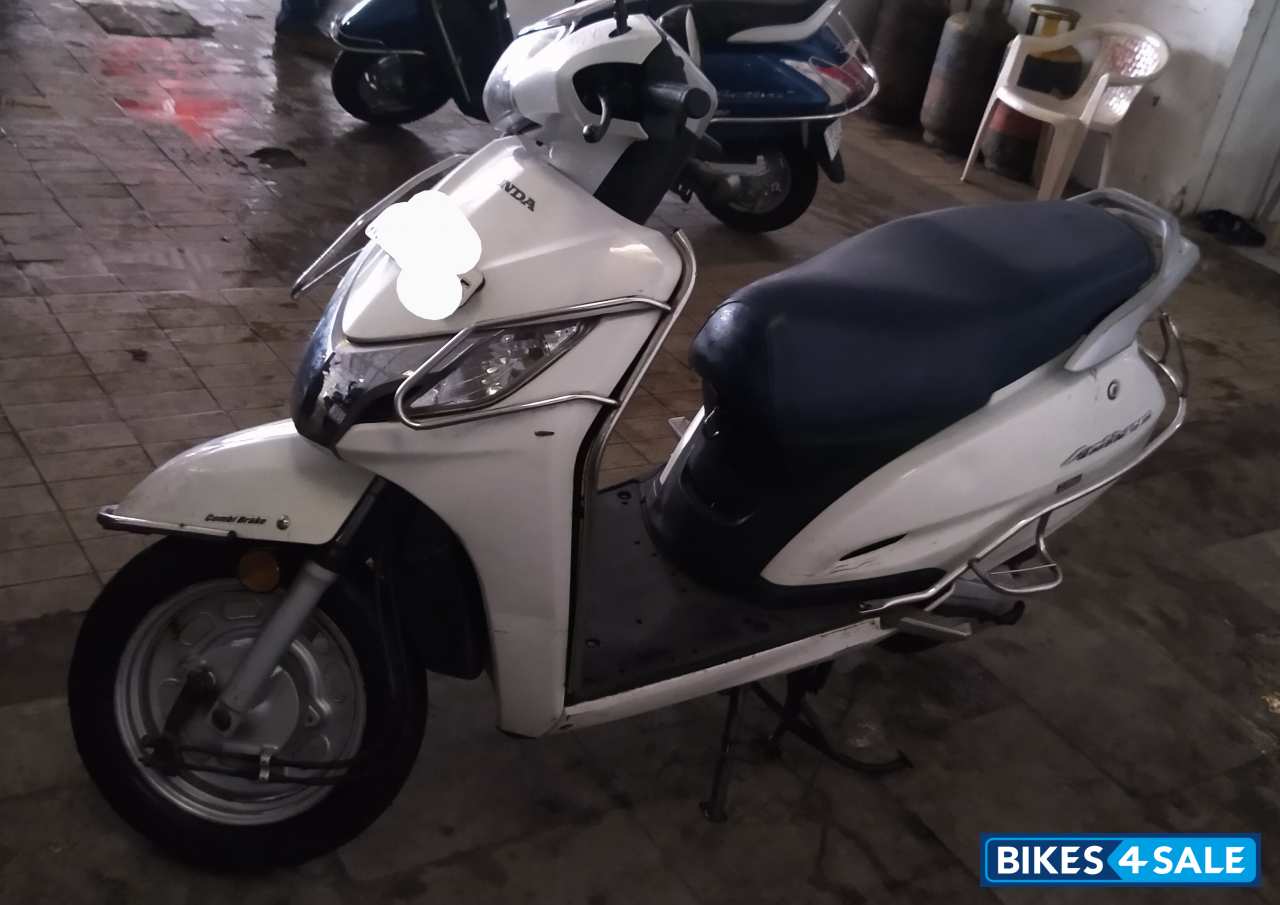 White Honda Activa 125