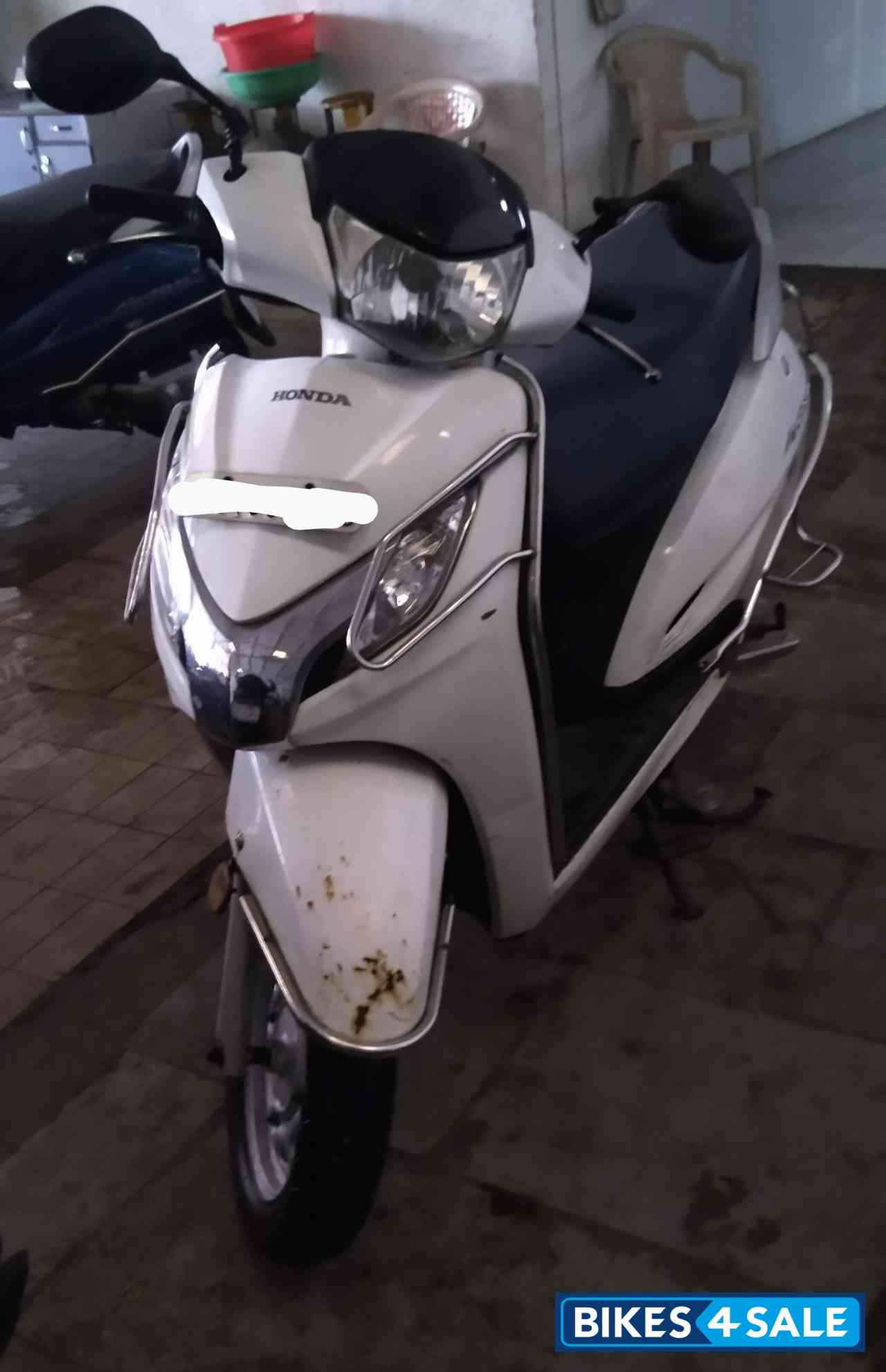 White Honda Activa 125