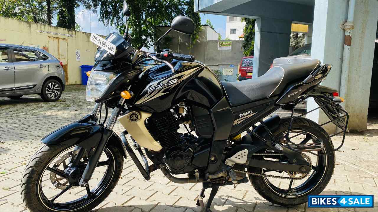 Black - Golden Streak Yamaha FZ-S