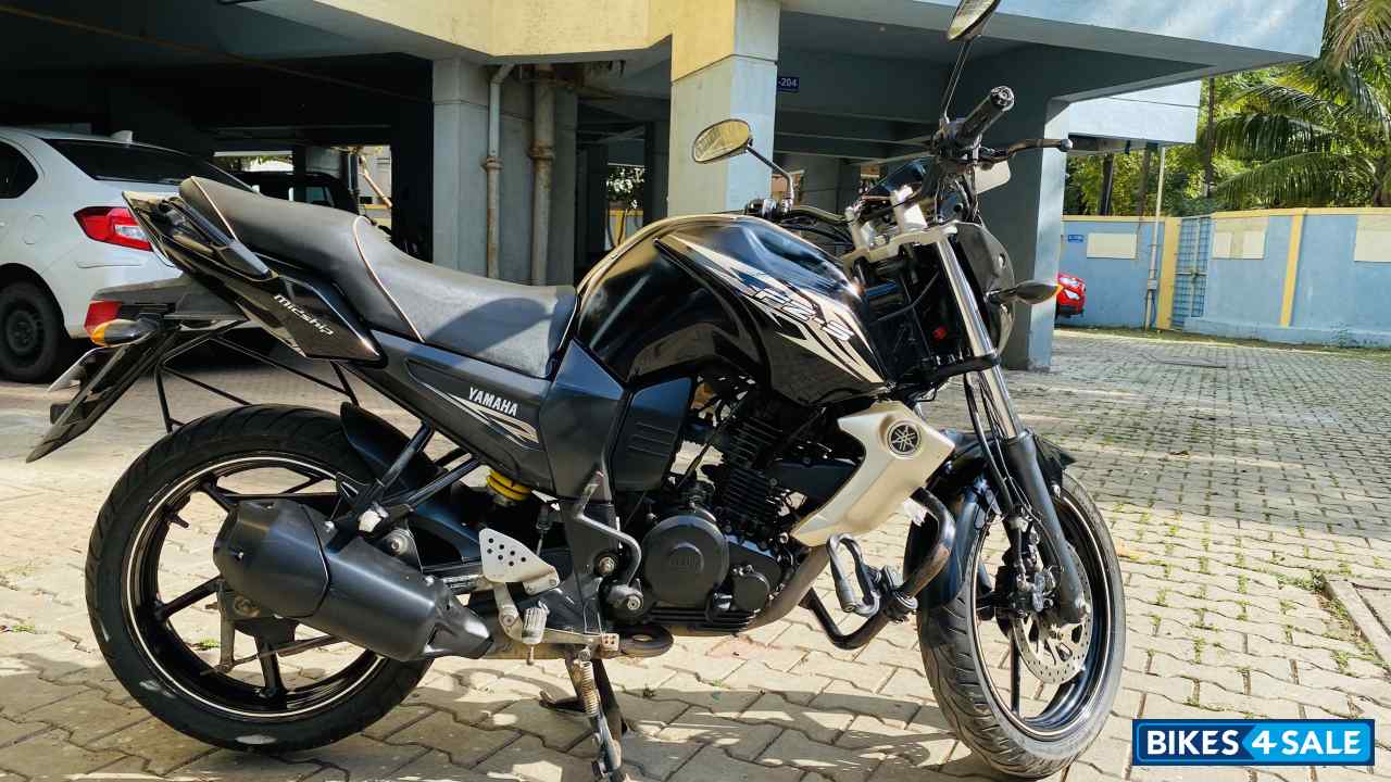 Black - Golden Streak Yamaha FZ-S