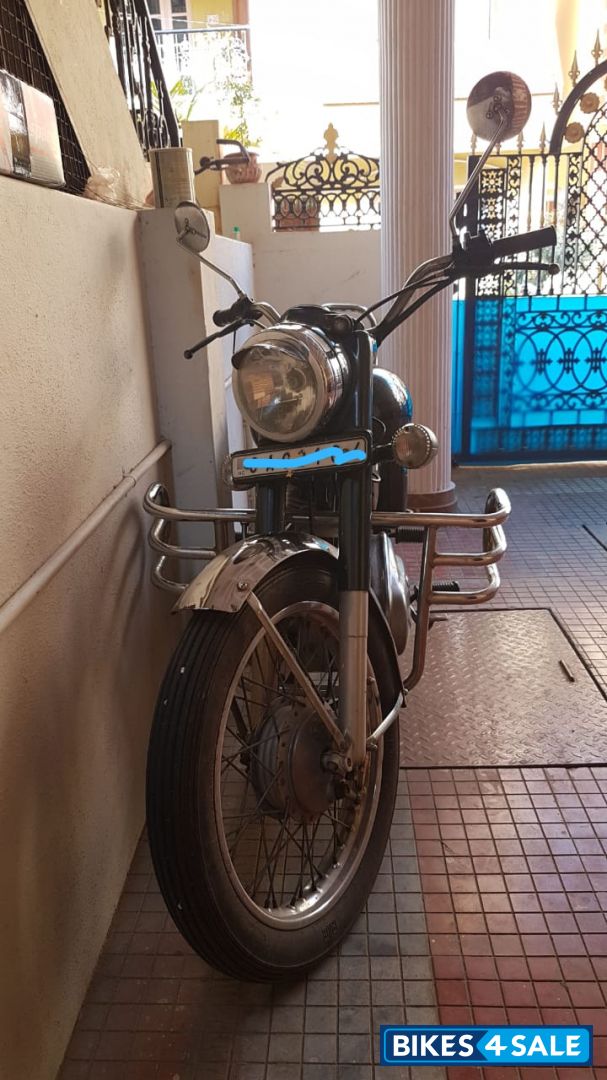 Custom - Oyester Grey Royal Enfield Bullet Standard 350 Custom - Oyester Grey Royal Enfield Bullet Standard 350