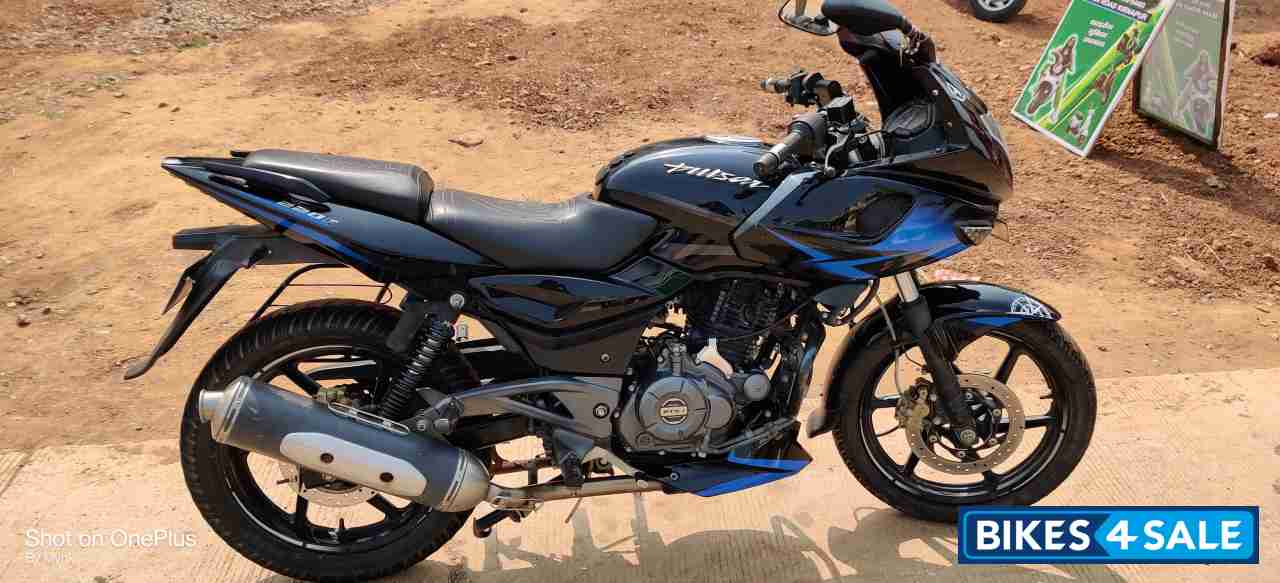 Bajaj Pulsar 220F