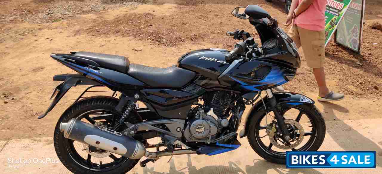 Bajaj Pulsar 220F