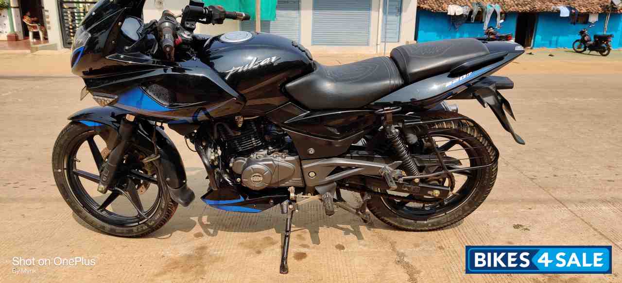 Bajaj Pulsar 220F
