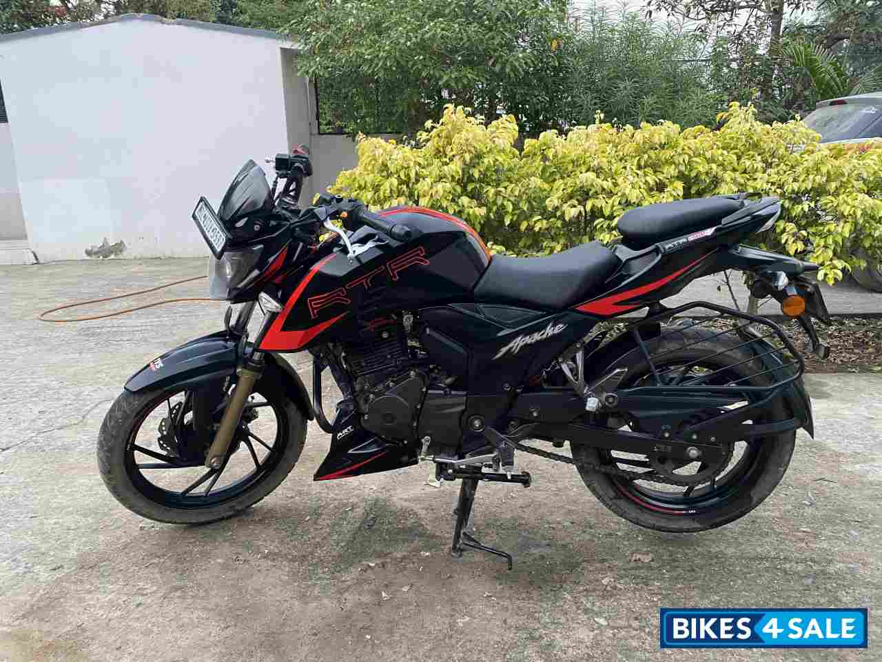 Black TVS Apache RTR 200 4V ABS Race Edition 2.0