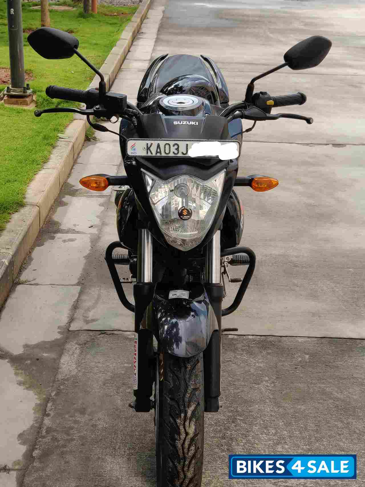 Black Suzuki Gixxer 150 Black Suzuki Gixxer 150