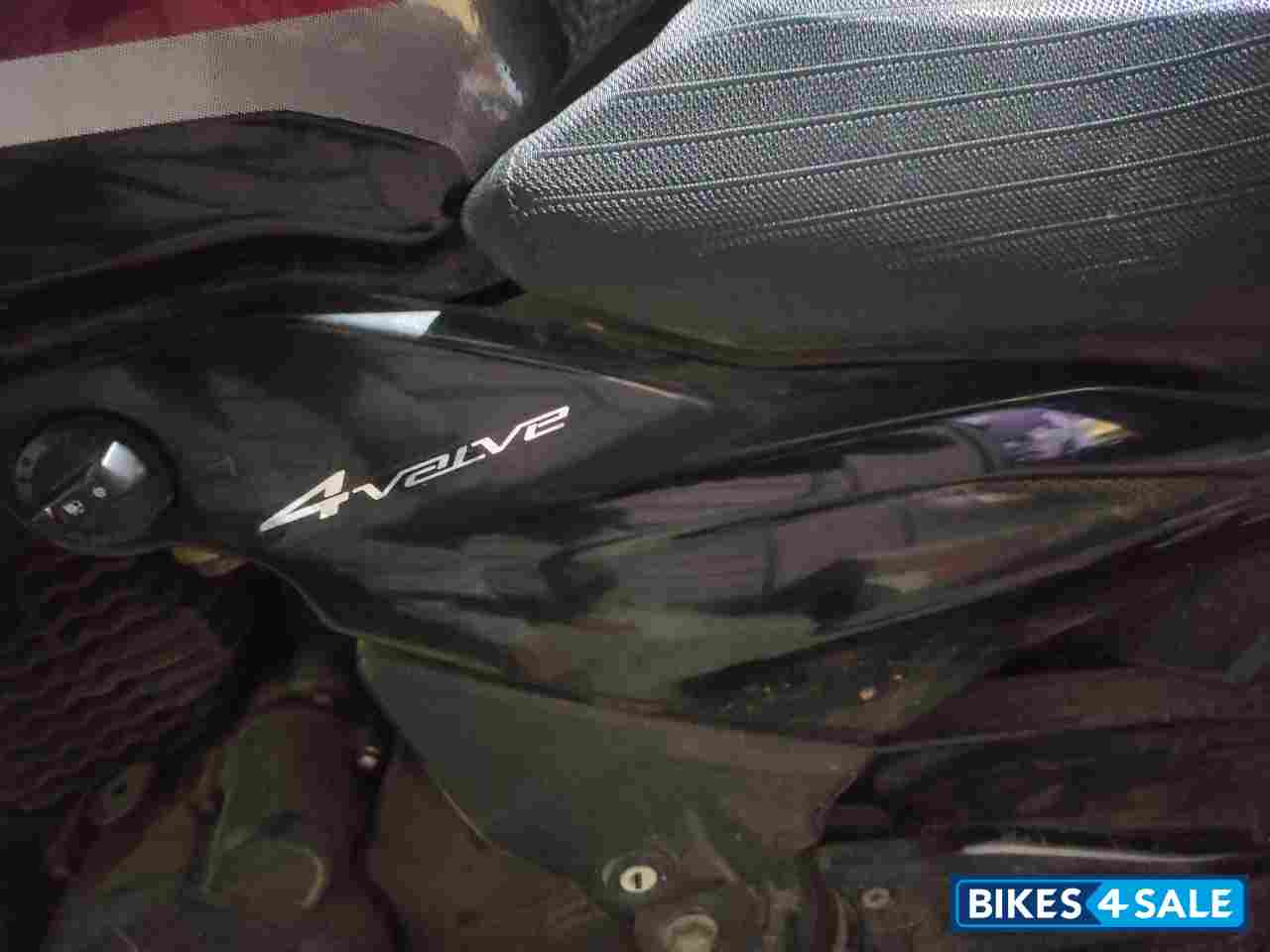 Bajaj Discover 150 F