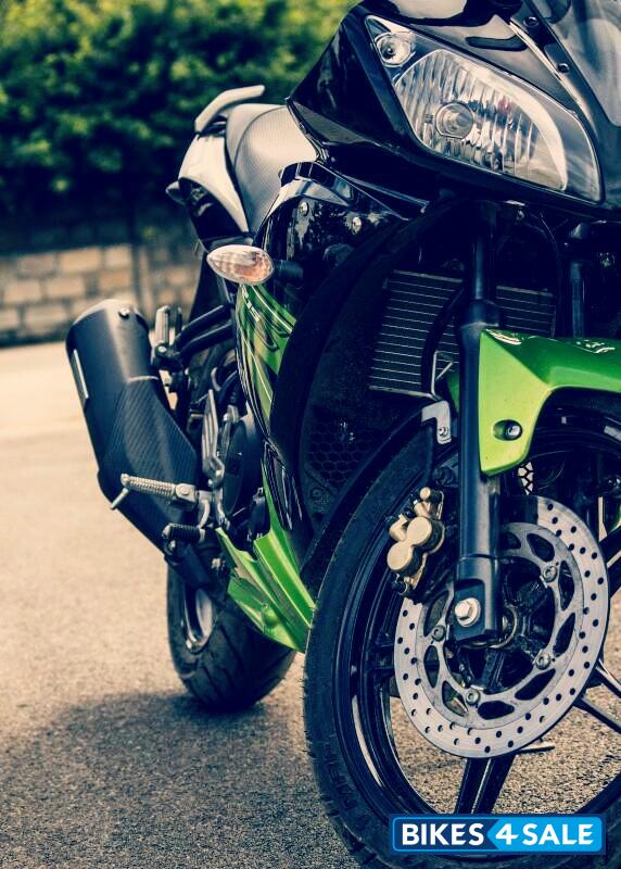 Black And Green Yamaha YZF R15 S