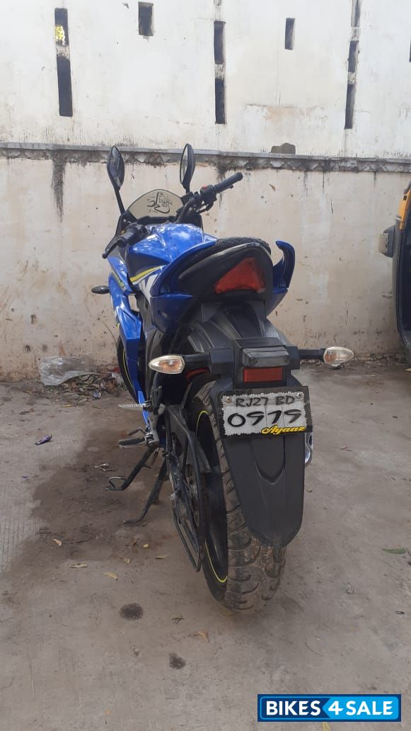 Blue Suzuki Gixxer SF