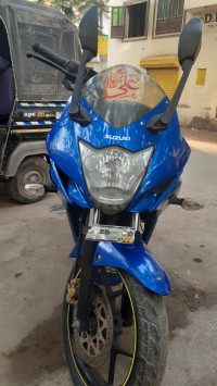 Blue Suzuki Gixxer SF