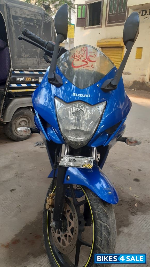 Blue Suzuki Gixxer SF