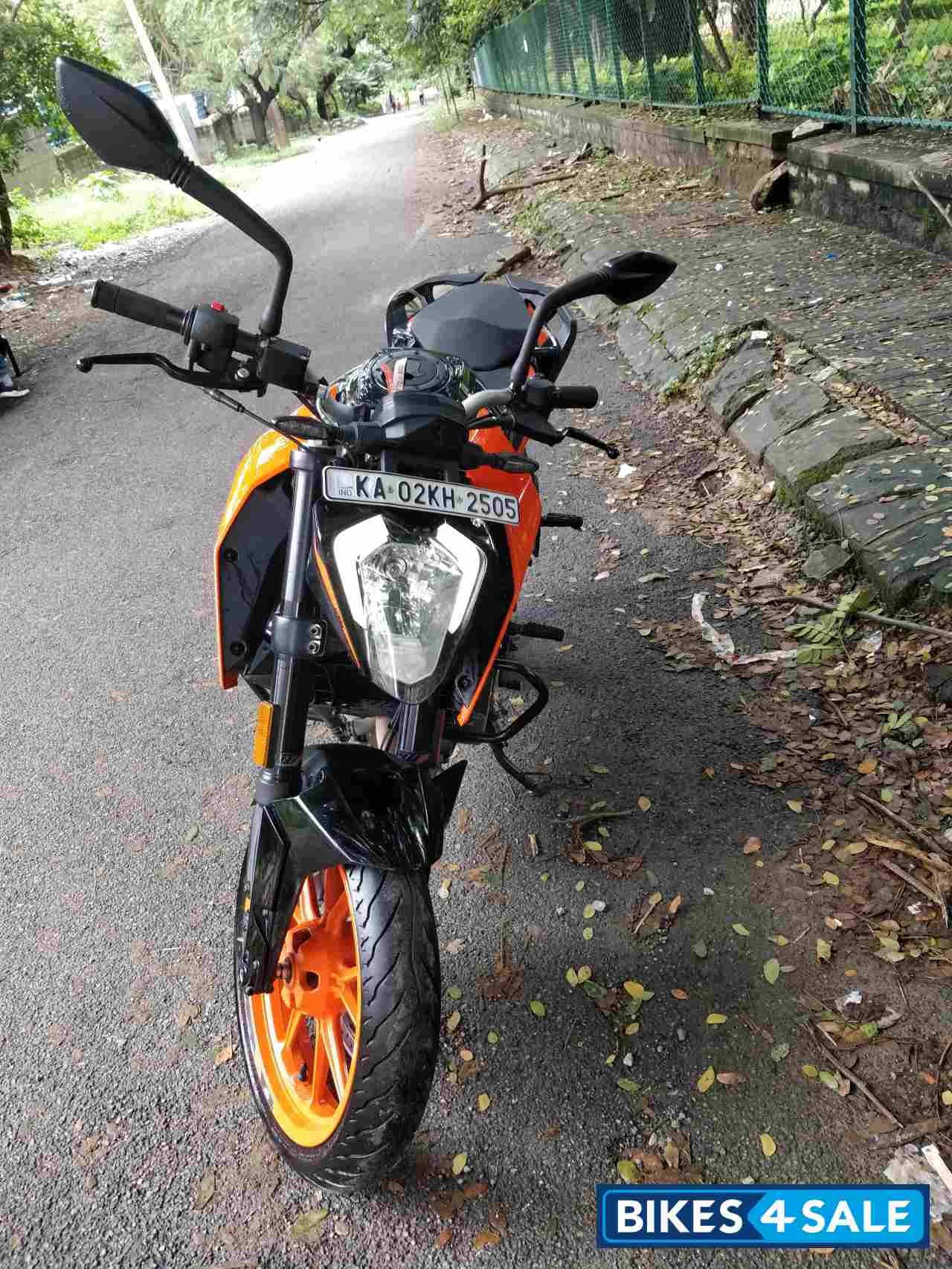 Orange KTM Duke 200 ABS