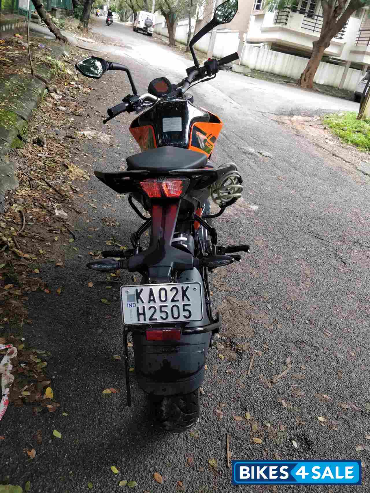Orange KTM Duke 200 ABS