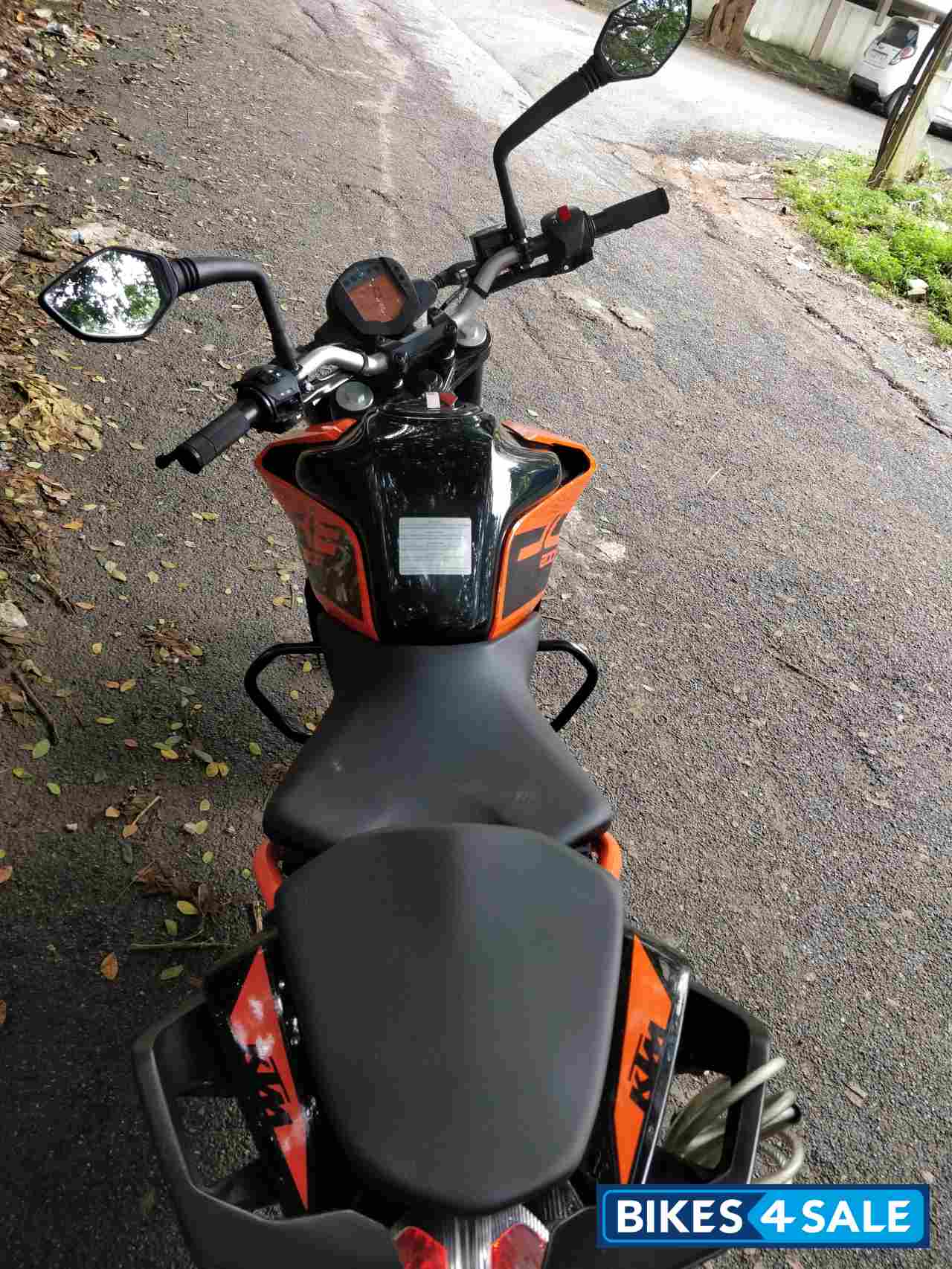 Orange KTM Duke 200 ABS