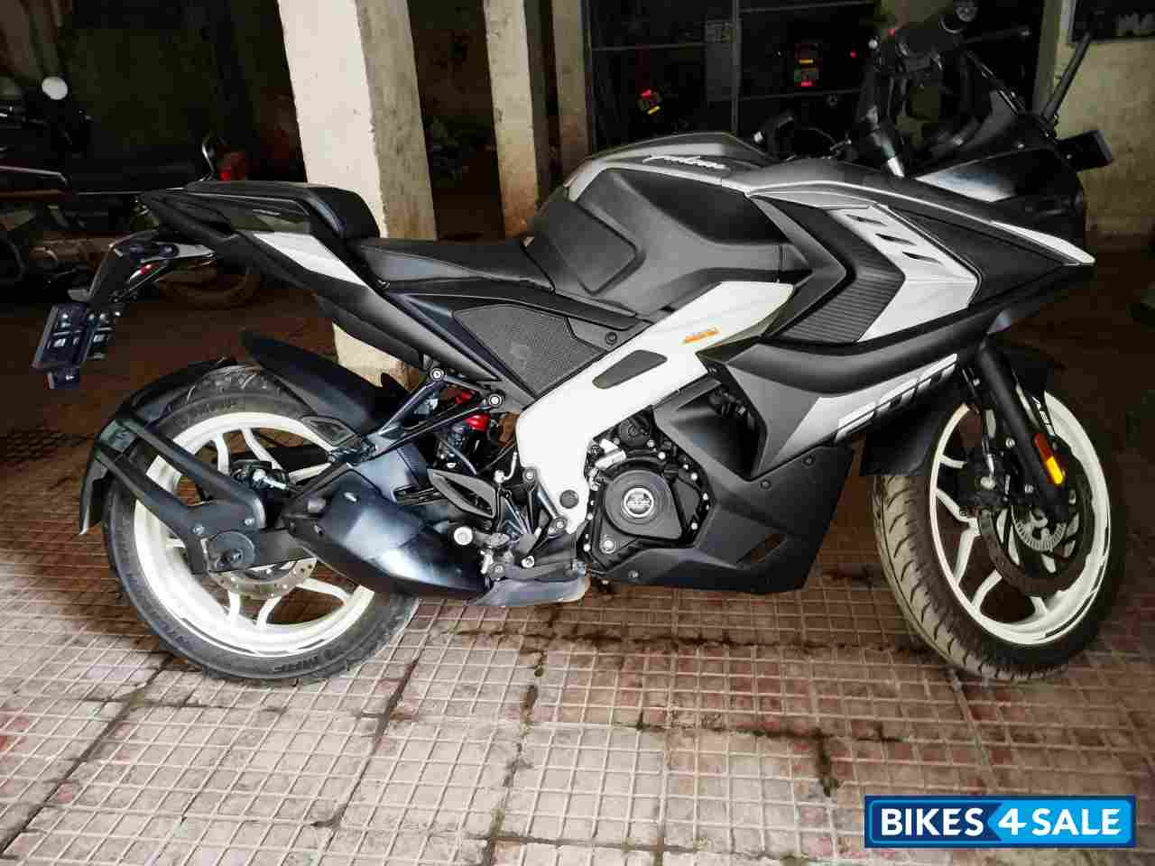 Bajaj Pulsar RS 200 BS6