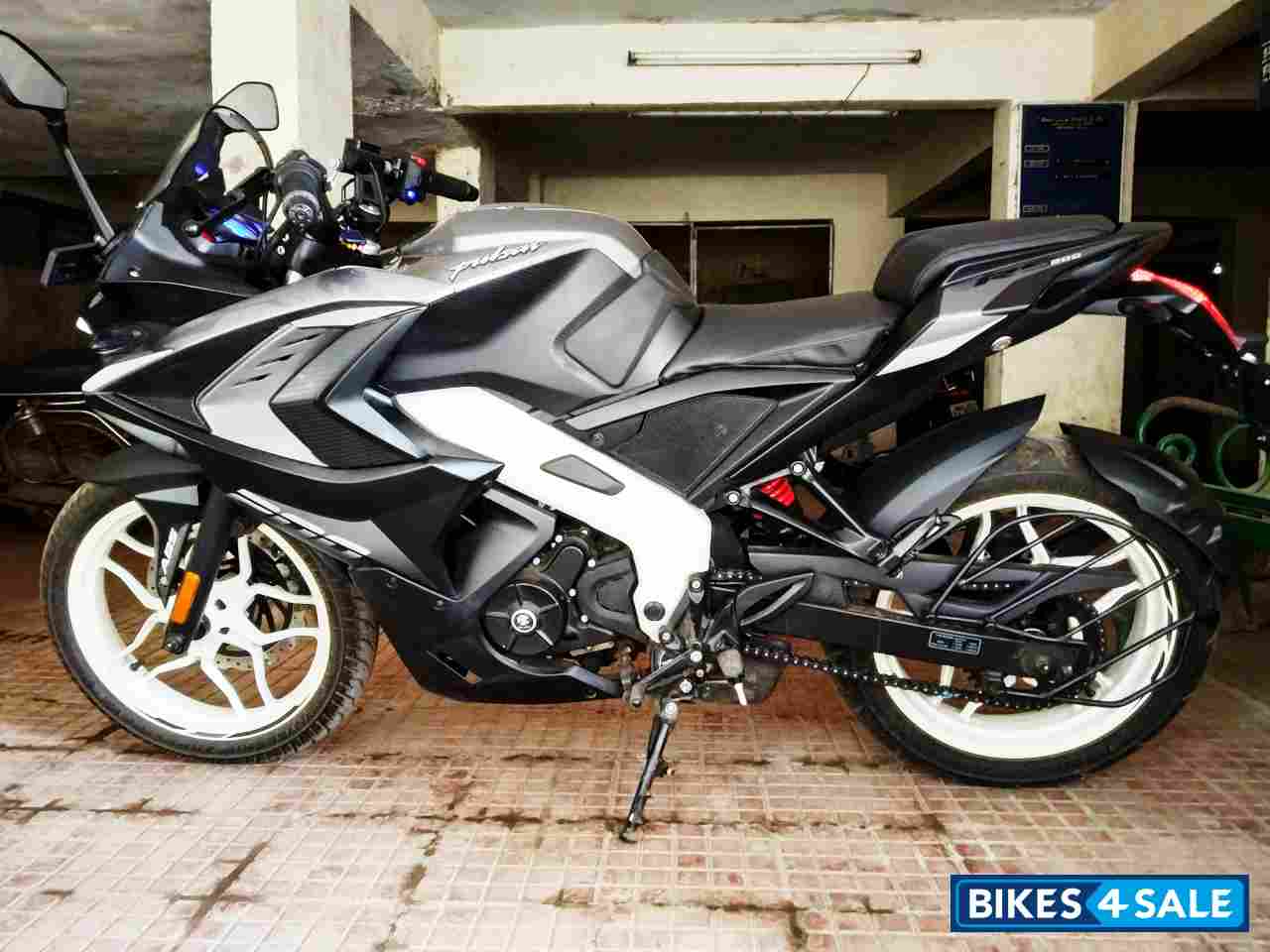 Bajaj Pulsar RS 200 BS6