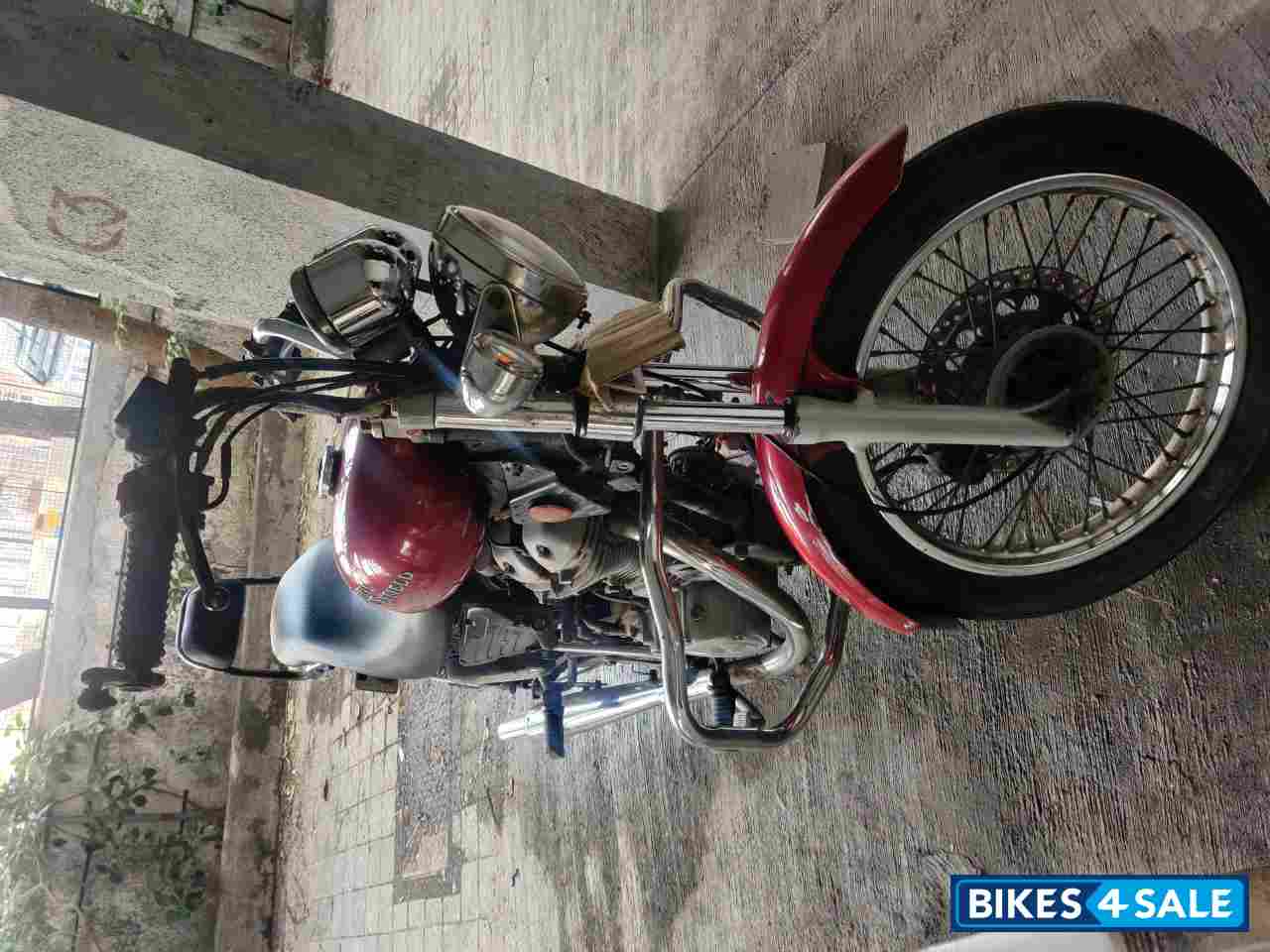 Red Royal Enfield Thunderbird 350