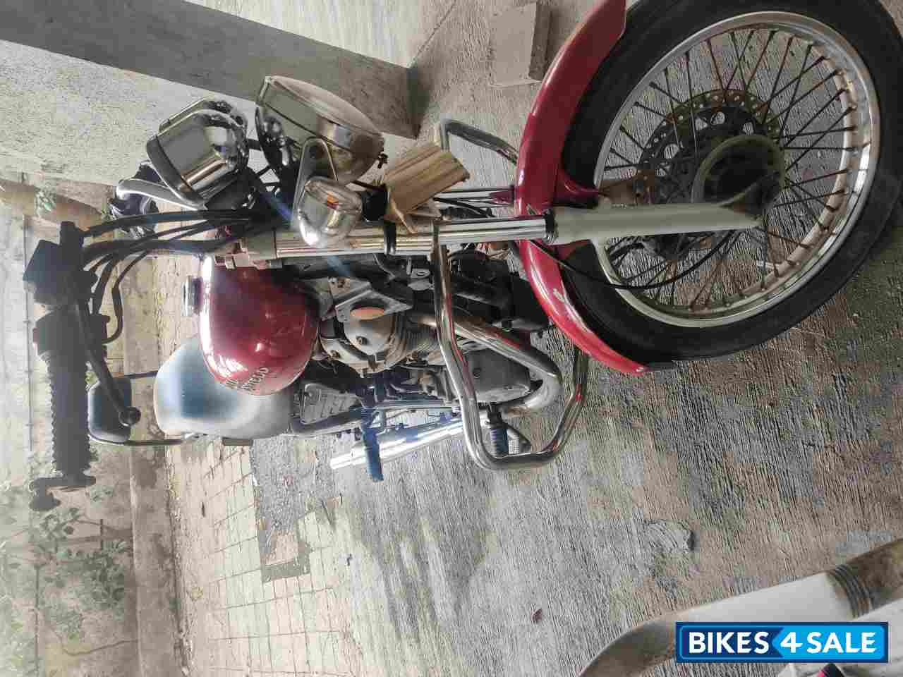 Red Royal Enfield Thunderbird 350