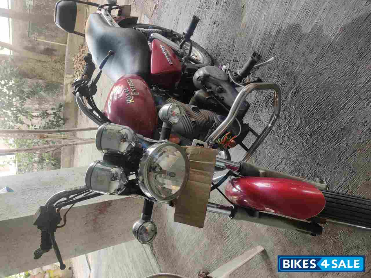 Red Royal Enfield Thunderbird 350