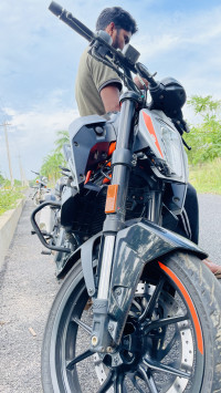 Silver Metallic KTM Duke 250 2020