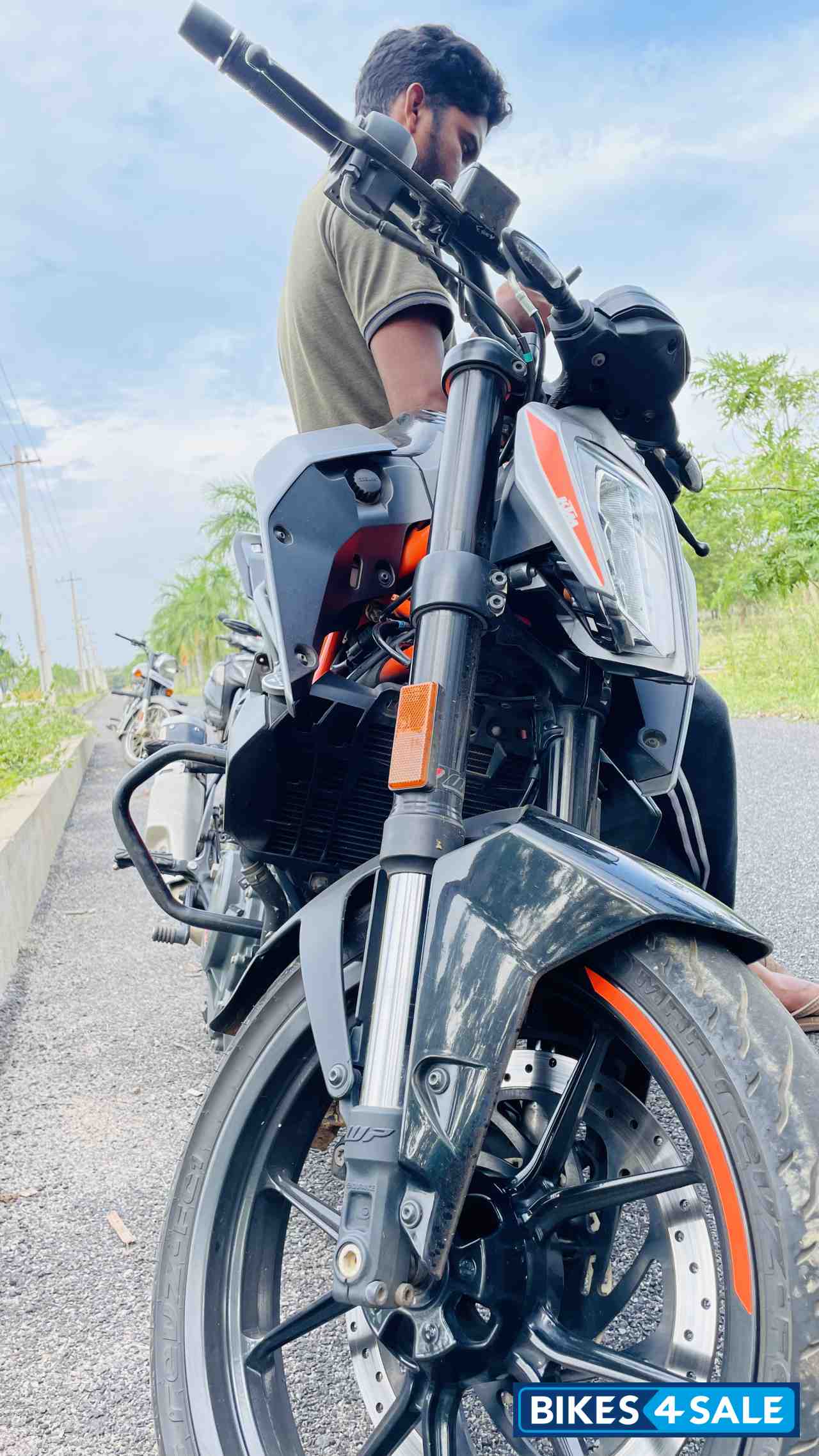 Silver Metallic KTM Duke 250 2020