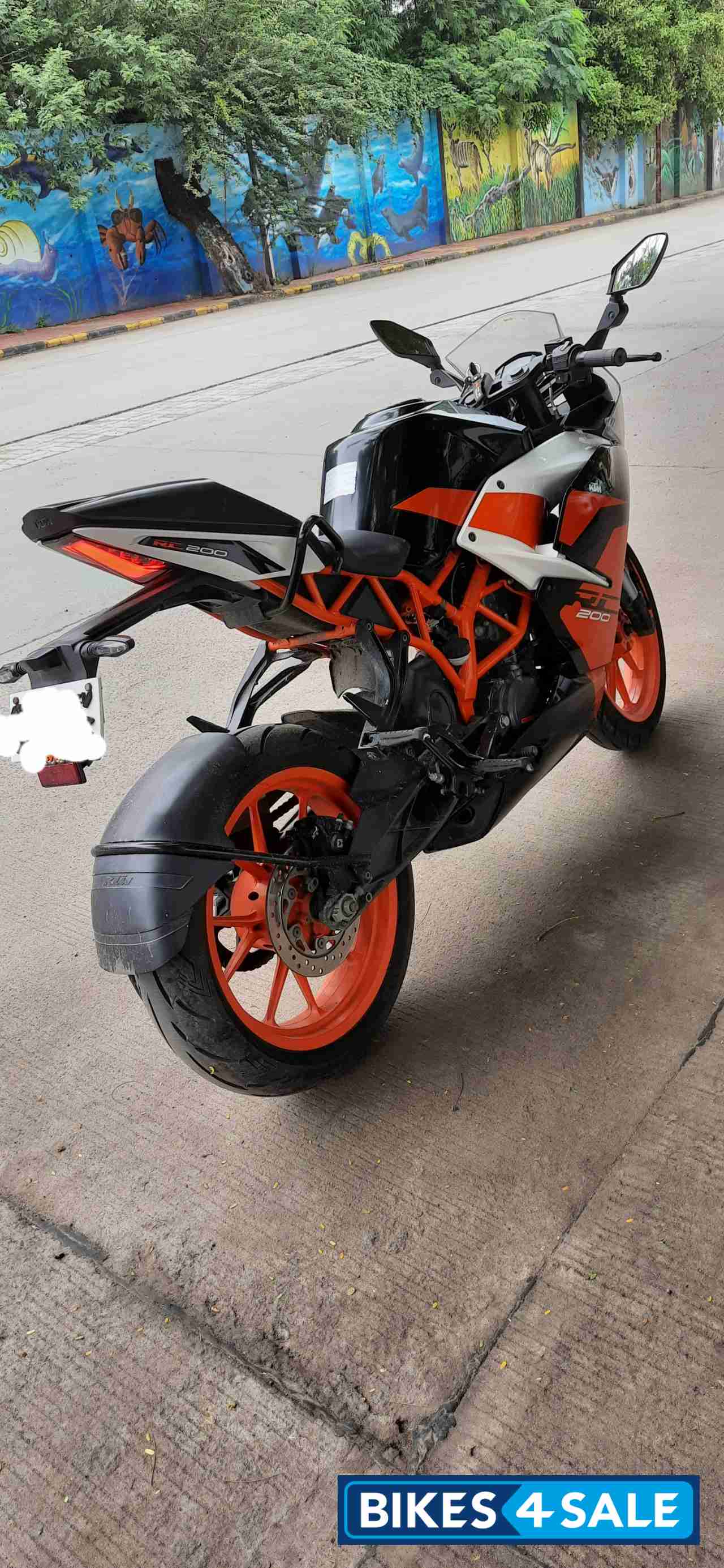Black KTM RC 200