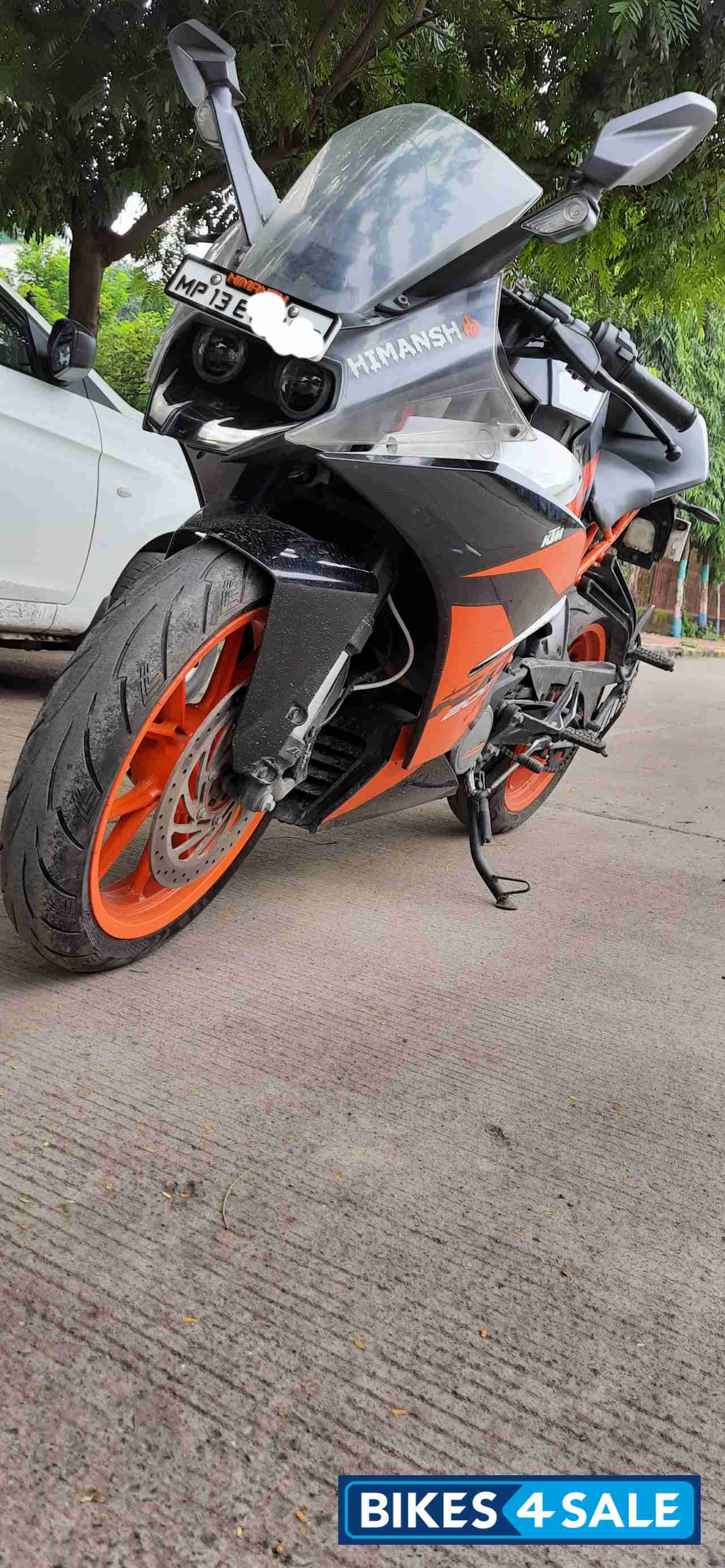 Black KTM RC 200