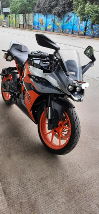 Black KTM RC 200