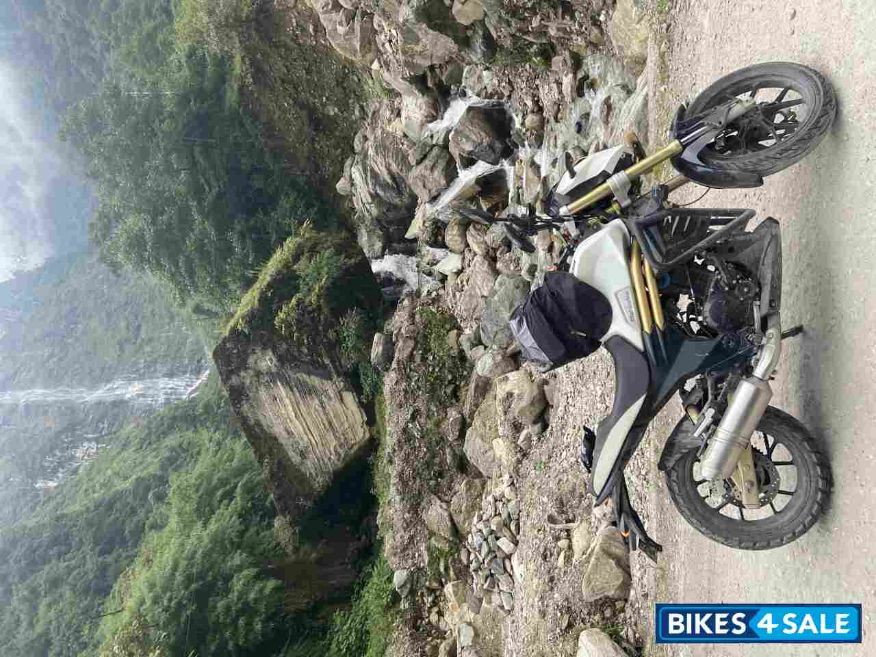 Mahindra Mojo XT 300