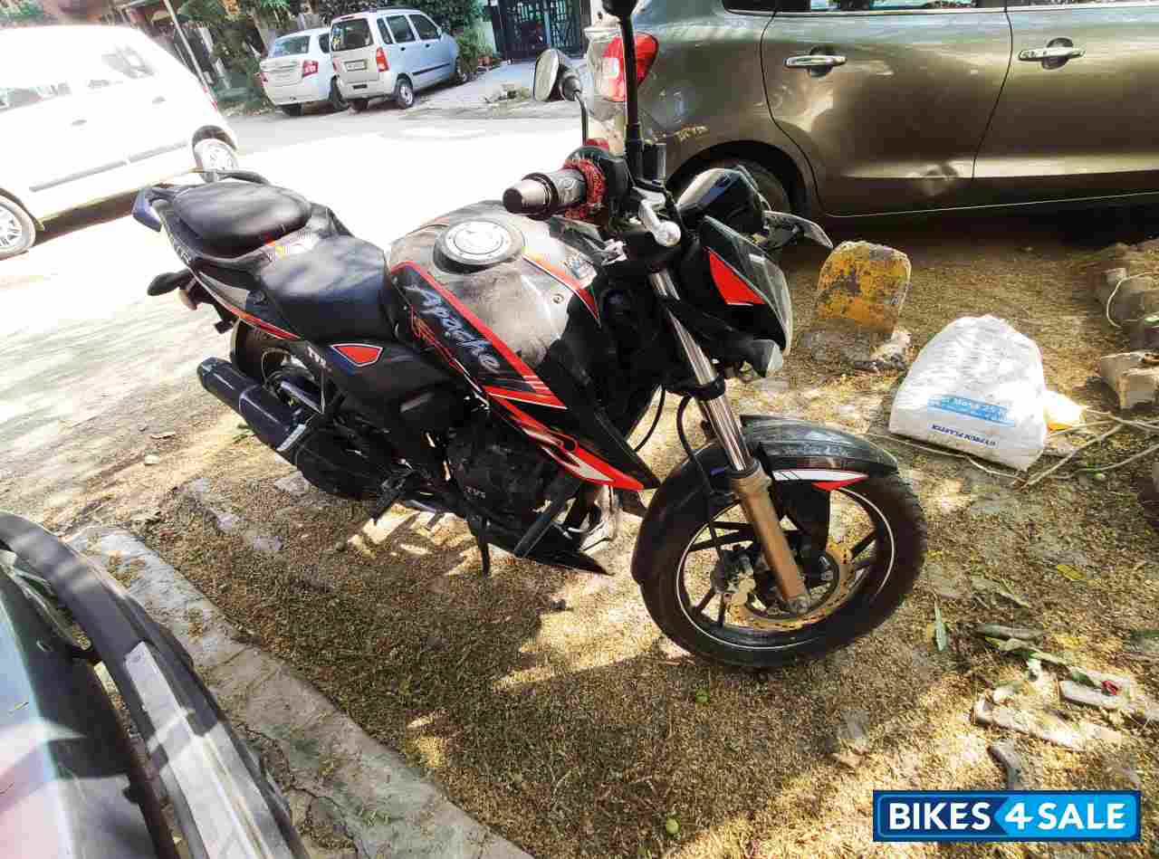 Black TVS Apache RTR 200 4V