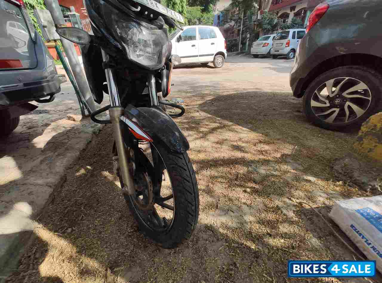 Black TVS Apache RTR 200 4V