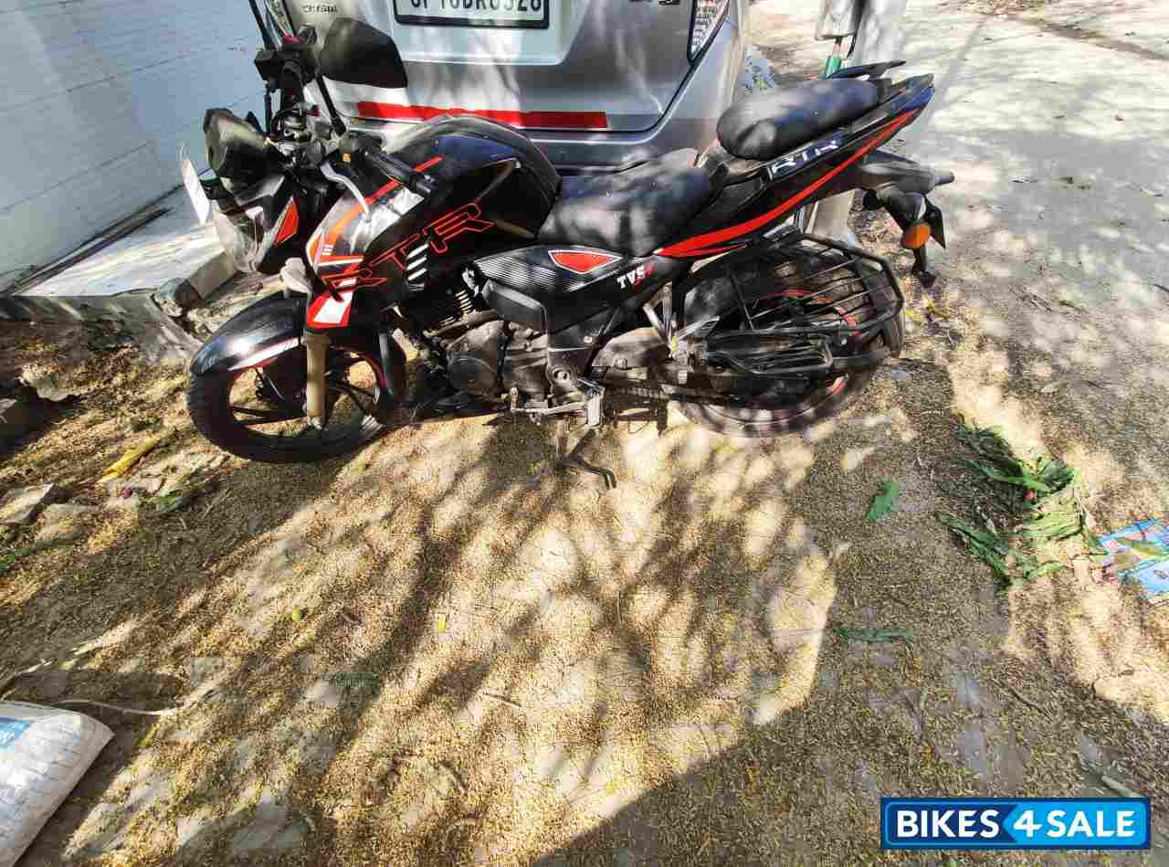 Black TVS Apache RTR 200 4V