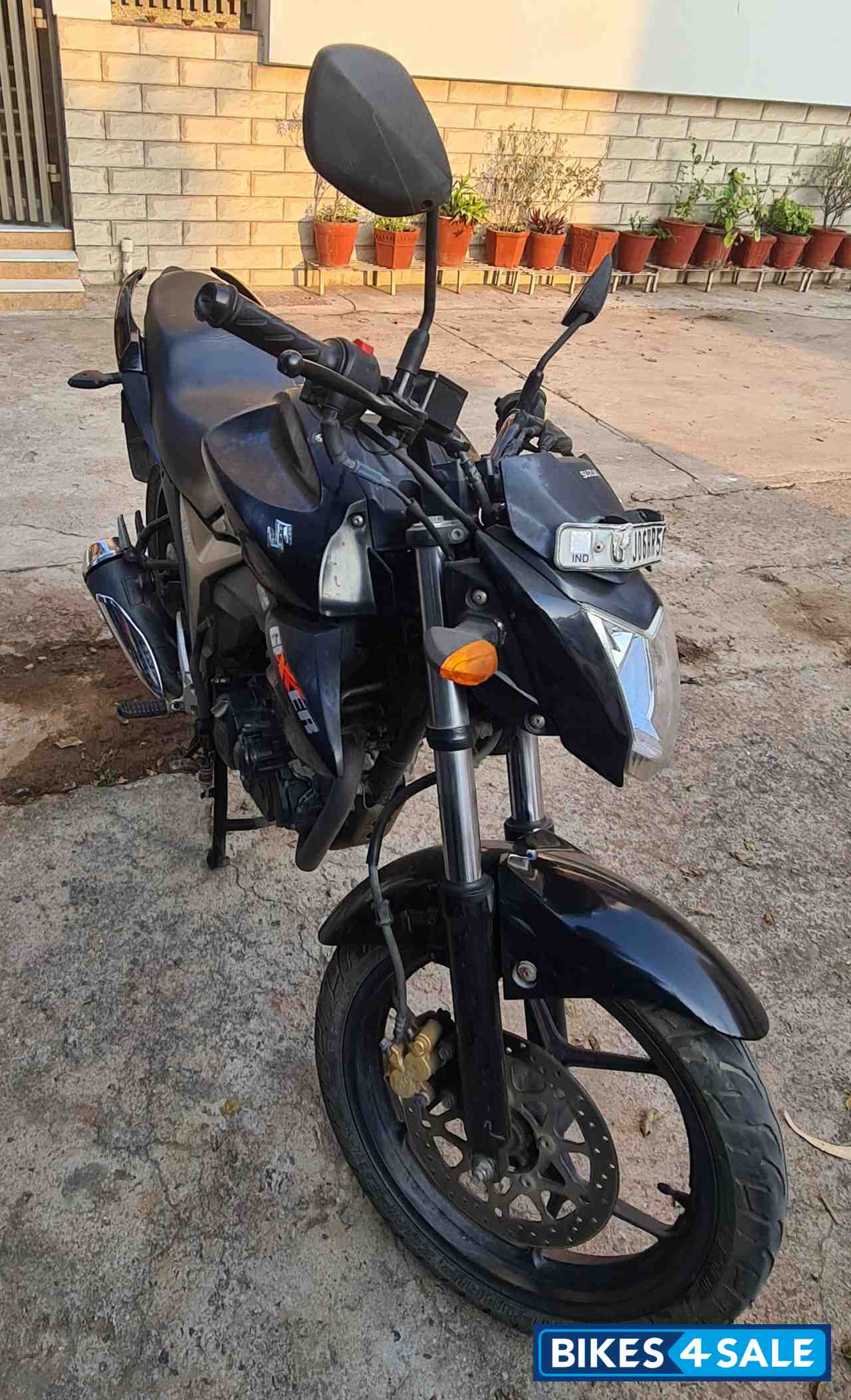 Black Suzuki Gixxer 150