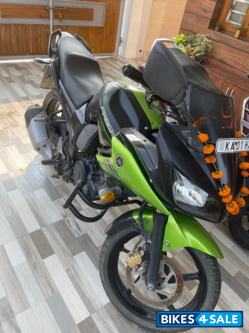 Green Black Yamaha Fazer