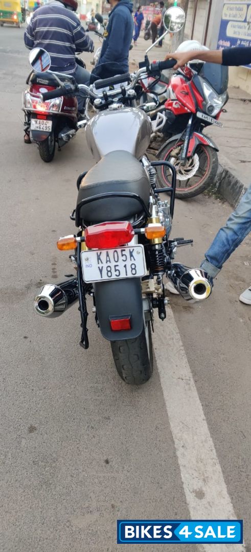 Silver Royal Enfield Interceptor 650 Twin Silver Royal Enfield Interceptor 650 Twin