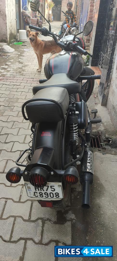 Royal Enfield Classic Stealth Black